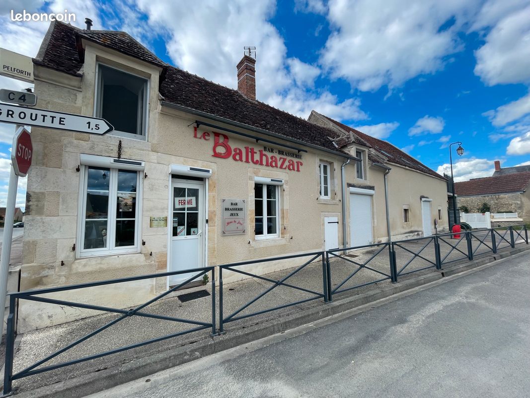 Maison 8 pièces 245 m² · à Saint-Georges-de-Poisieux · 245 m² · 169 600 €
