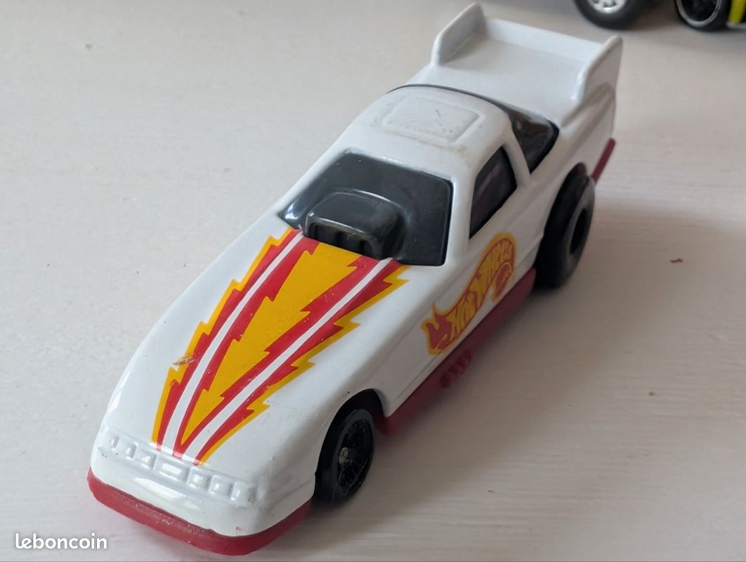 Hot Wheels 1993 - Lot Voitures Et Boutons 50ème Anniversaire, Neuf