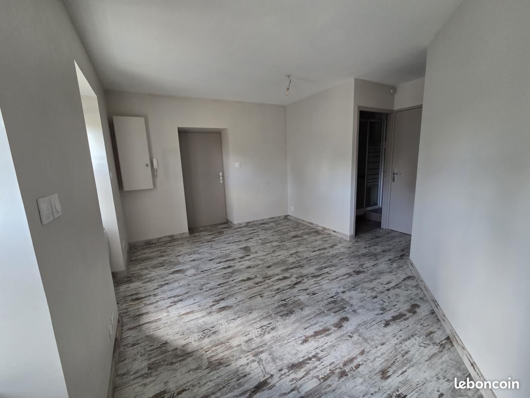 Appartement 2 pièces 25 m² · à Longessaigne · 25 m² · 300 €/mois
