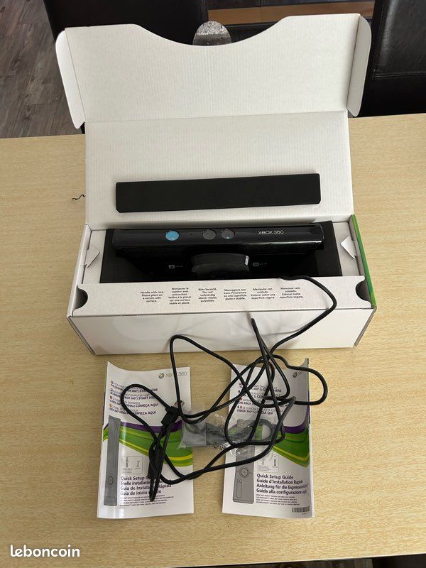 Kinect + jeu et accessoires (image 1)