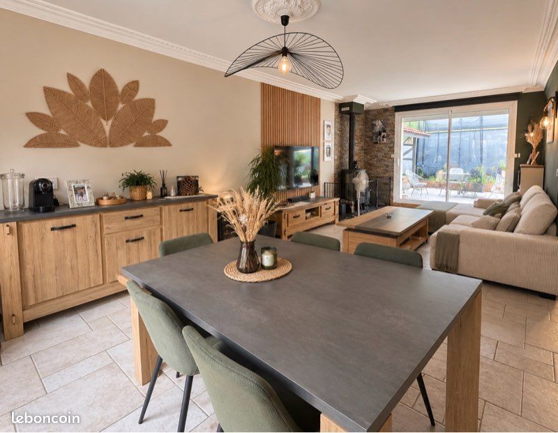 Maison 5 pièces 147 m² · à Le Chambon-Feugerolles · 147 m² · 245 000 €