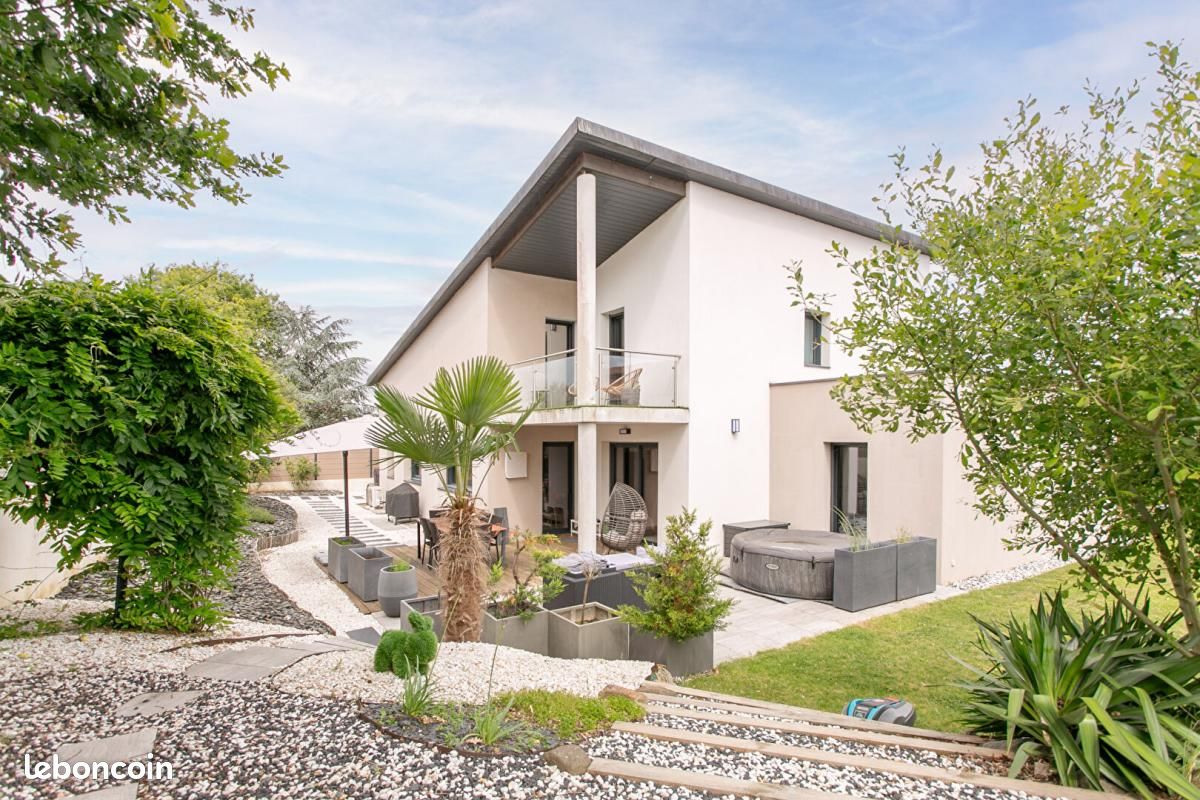 Maison 6 pièces 138 m² · à Vallet · 138 m² · 392 600 €