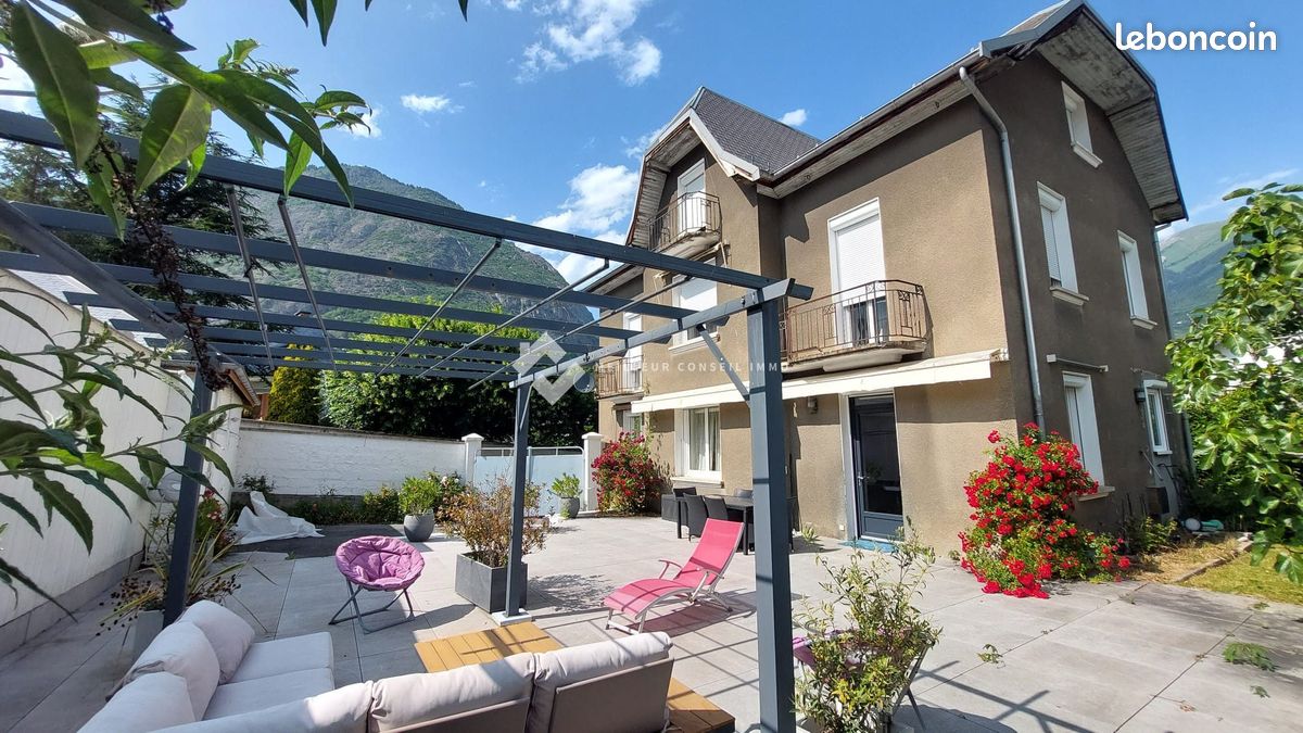 Maison 8 pièces 238 m² · à Saint-Jean-de-Maurienne · 238 m² · 2 800 €/mois