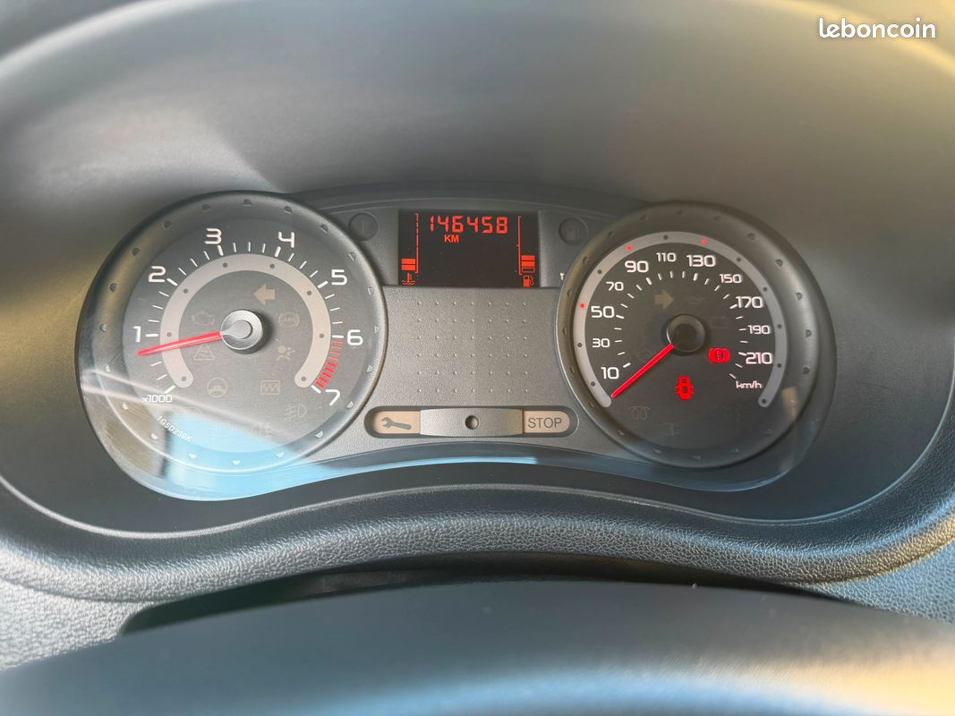 Renault clio iii 1.2 16v 75 authentique 5p (image 7)