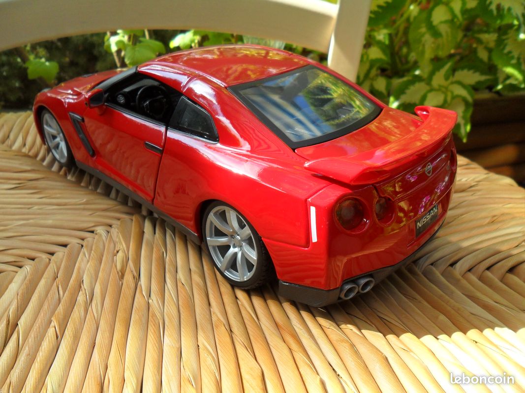 Voiture Miniature 1/18 Nissan GT-R 2008 (image 5)