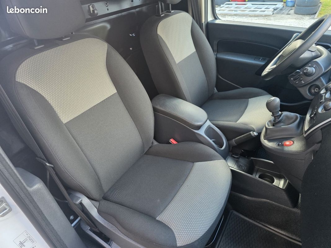đrenault kangoo maxi 1.5 blue dci 95 ch extra r-link bvm6 đ1ere main â©ïžentretien constructeurâ©ïžFAIBLE KILOMETRAGE â©ïž4900KM â
ïžETAT NEUF (image 10)