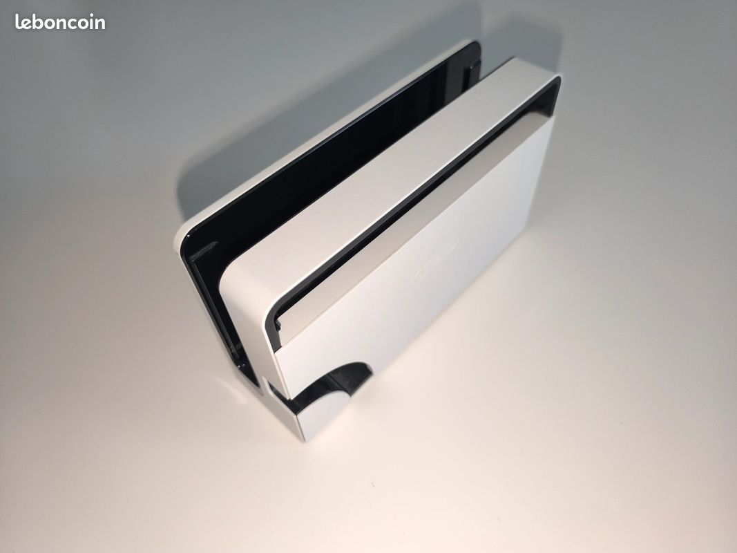 Nintendo Switch OLED (image 10)