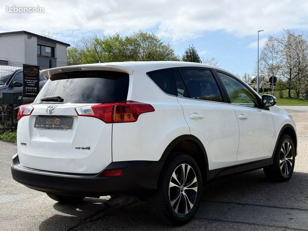 Toyota RAV4 2.0 D-4D 124ch Lounge – GPS – Caméra de recul – Chaîne – Révisé & Garantie 6 mois (image 4)