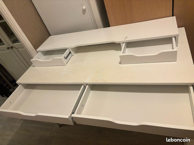 Bureau (image 2)