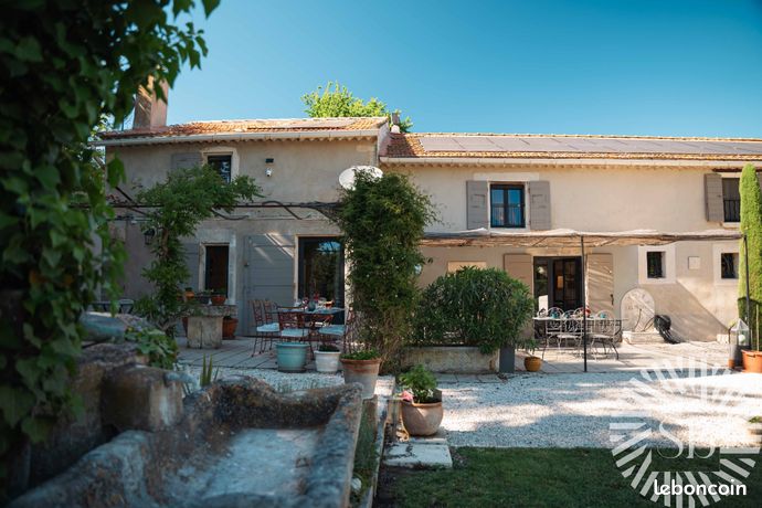 Mas 8 pièces 305 m²