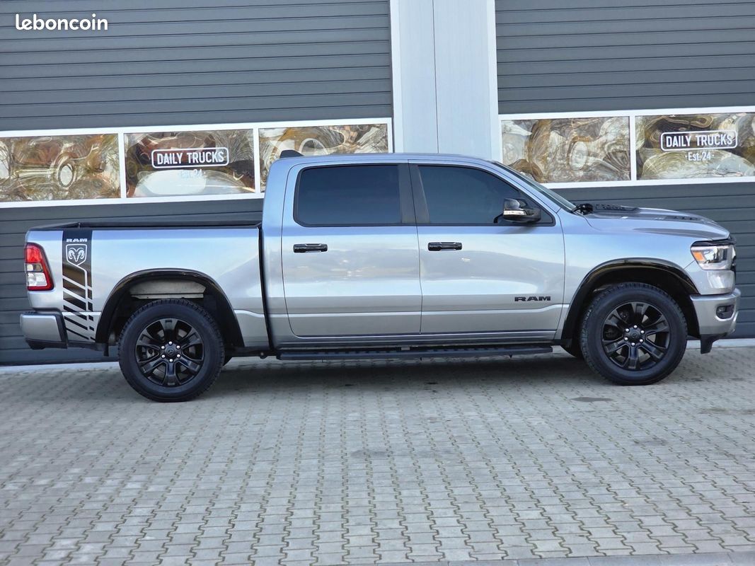 Dodge RAM 1500 Big Horn V8 5.7 HEMI 401 ch – 4x4 – Pack Night – CarPlay (image 9)