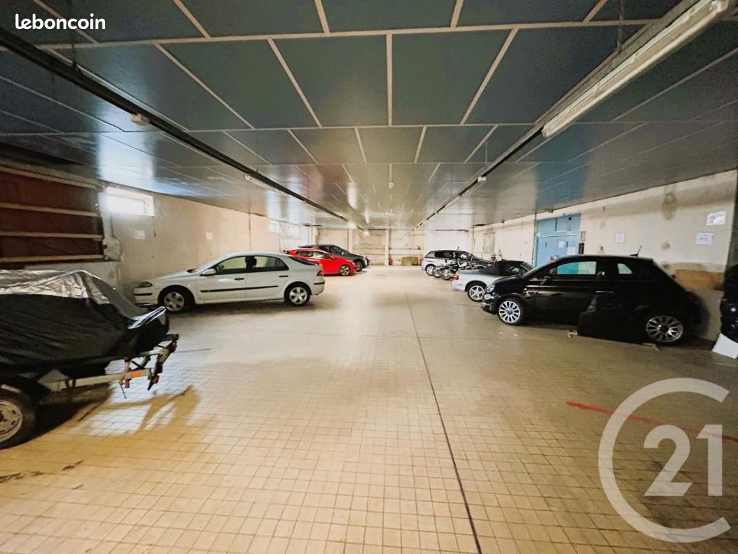 Parking 370 m² · à Calais · 370 m² · 167 500 €