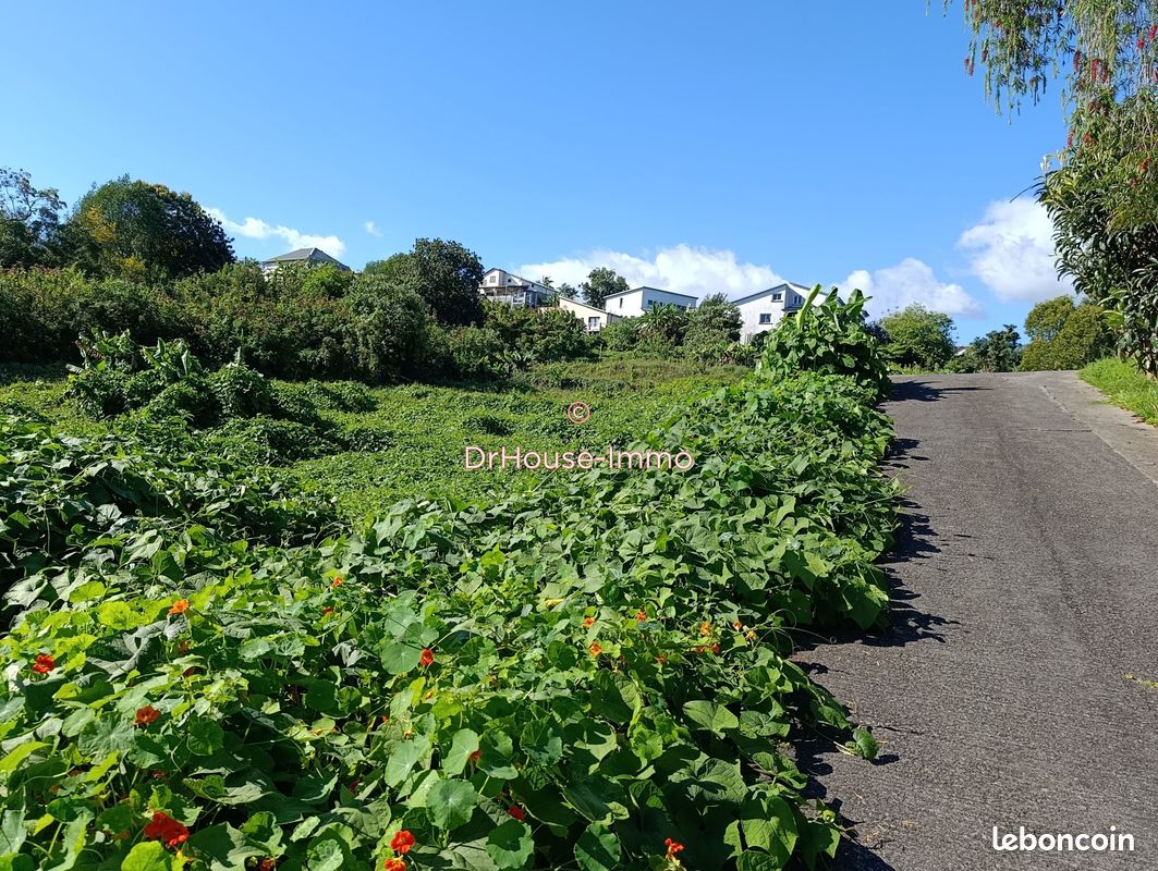 Terrain 392 m² · à Le Tampon · 392 m² · 123 500 €
