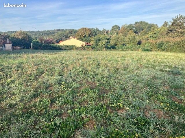 Terrain 1 870 m² Vitrac · 56 220 €