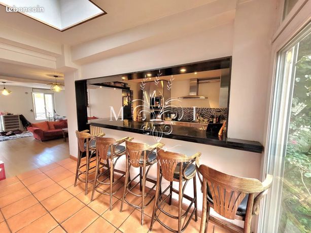 Maison 7 pièces 210 m²