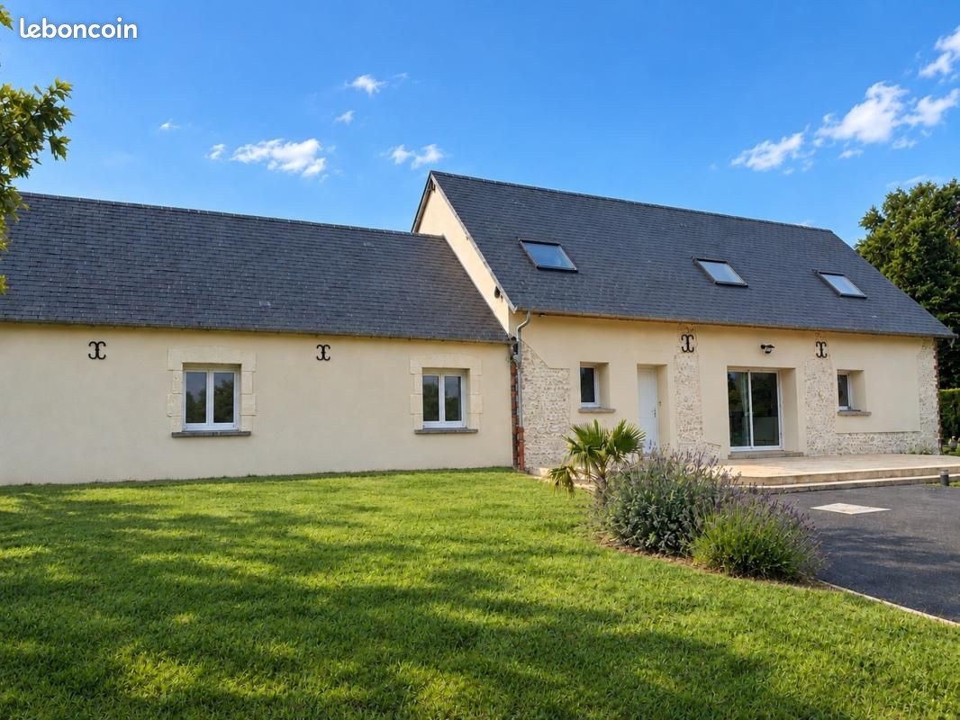 Maison 6 pièces 180 m² · à Les Châtelliers-Notre-Dame · 180 m² · 240 000 €
