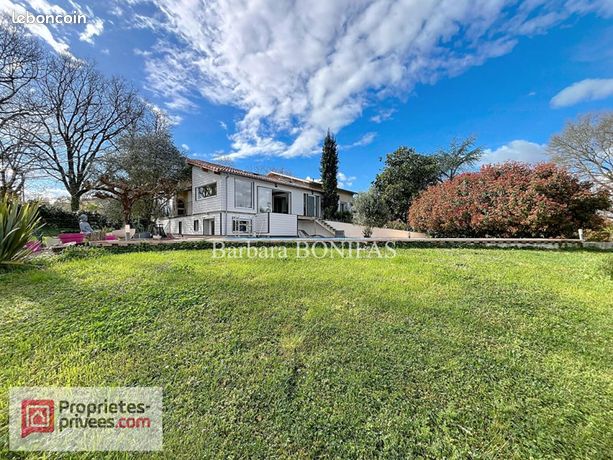 Maison 10 pièces 384 m²