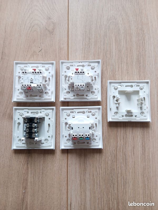 Lot De 5 Prises De Courant 2P+T à Vis Arnould Espace 60631 - Neuf Pour Installation électrique