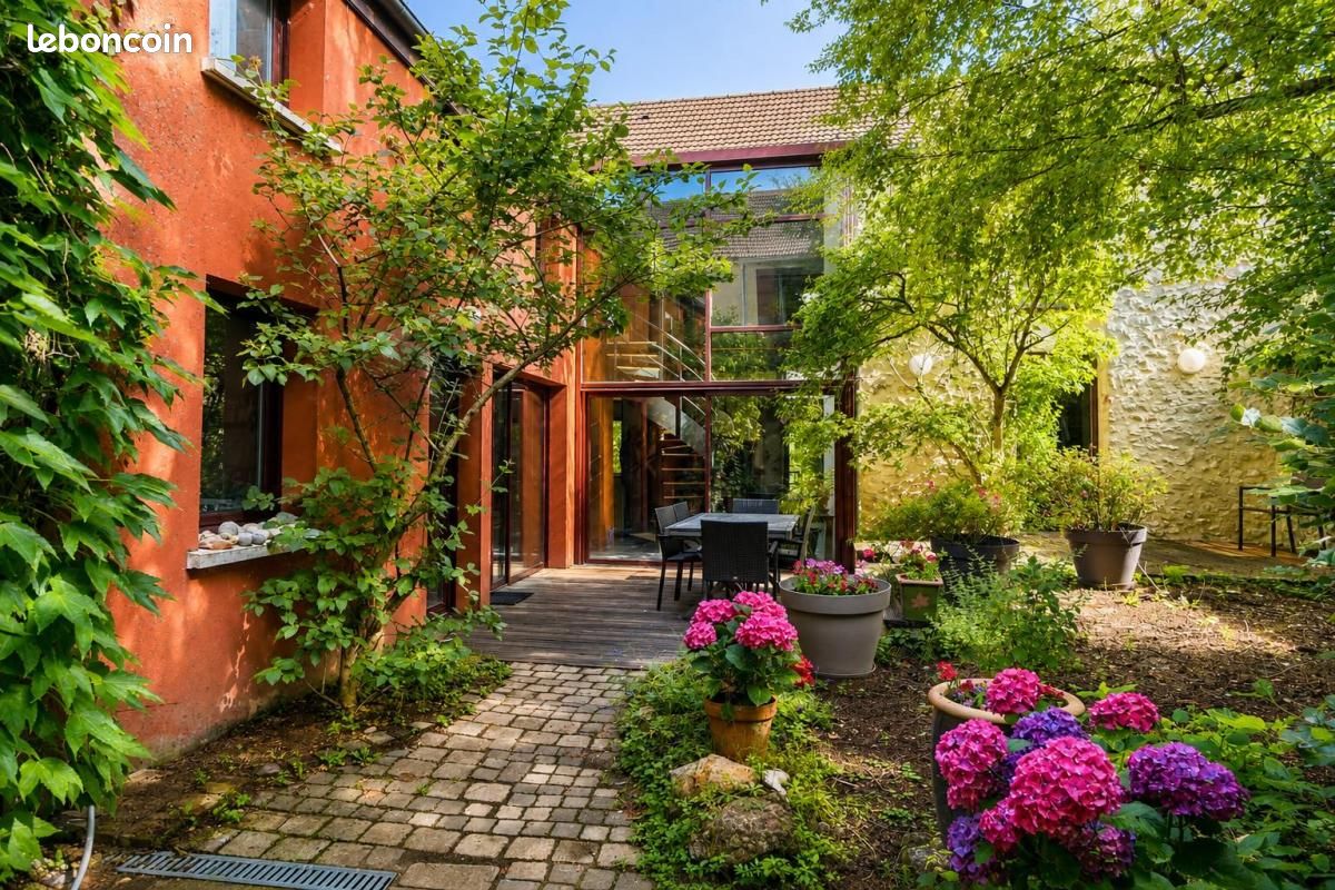 Maison 12 pièces 313 m² · à Mézières-sur-Seine · 313 m² · 549 000 €