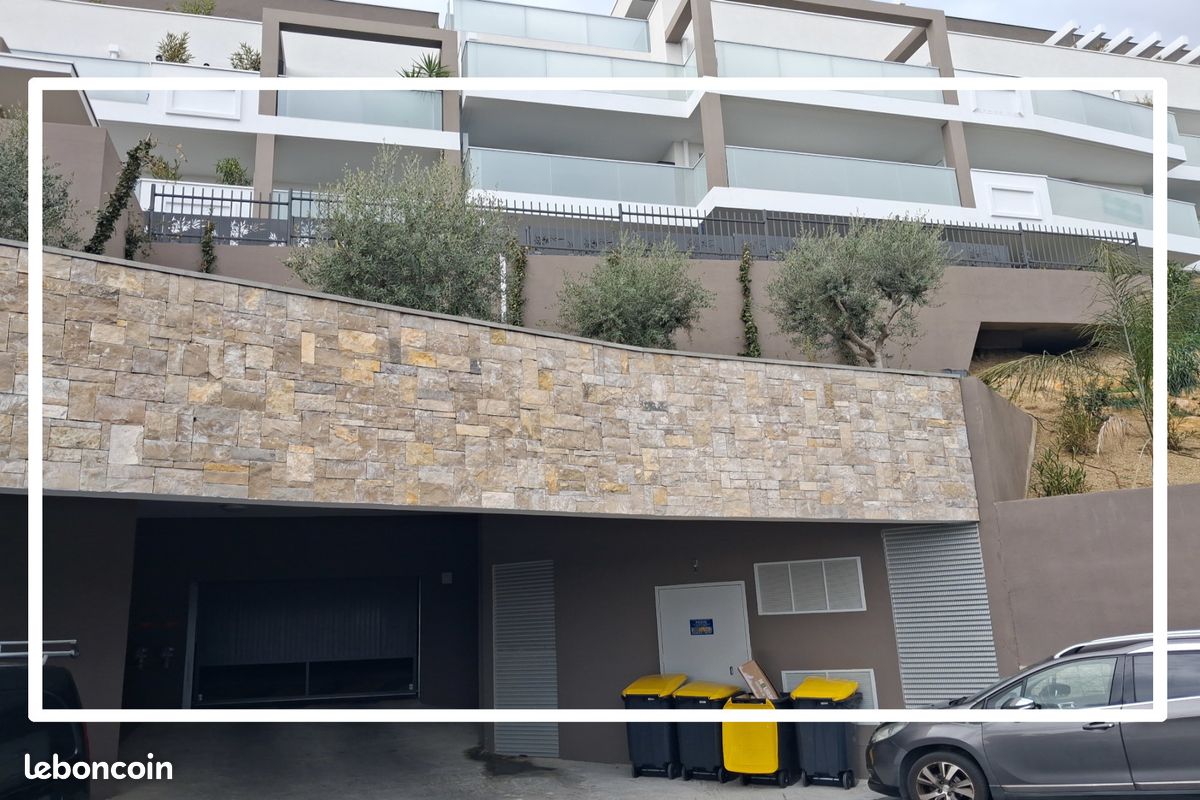 Parking 40 m² · à Grasse · 40 m² · 56 000 €