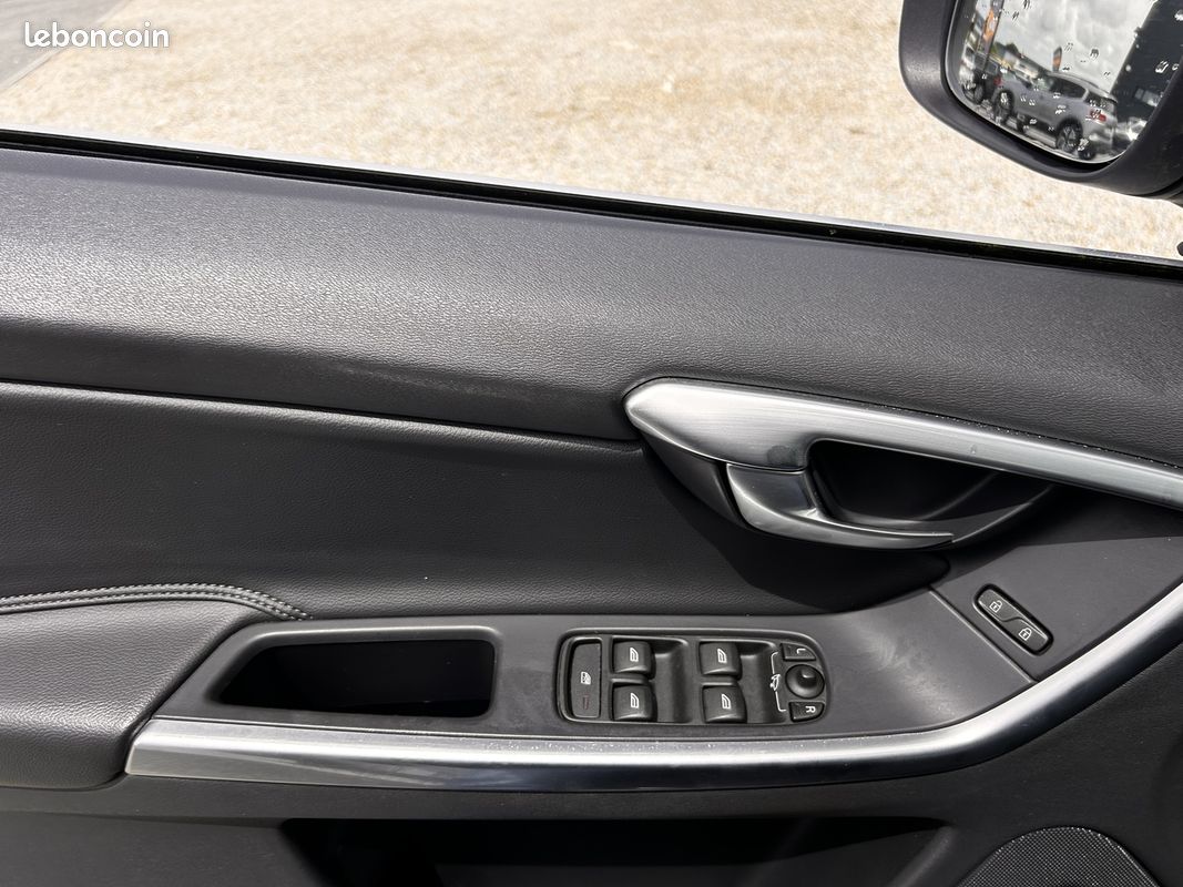 Volvo XC60 "À PROFESSIONNEL" D4 181CH SUMMUM GEARTRONIC (image 17)