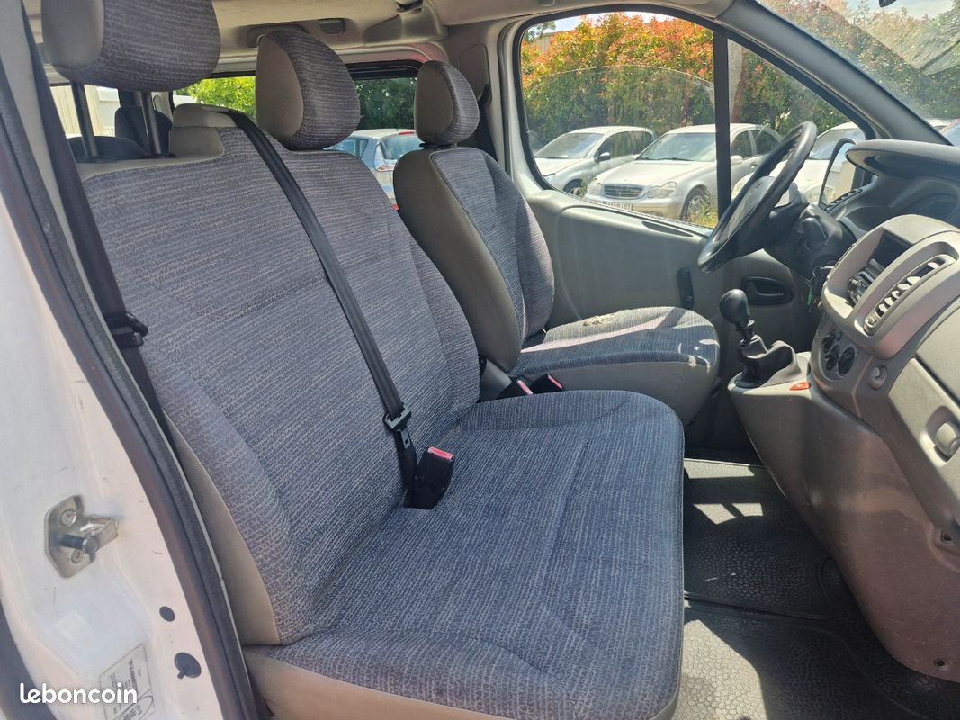 Renault trafic 2l dci 90ch 9 places 1er main ATTELAGE (image 4)