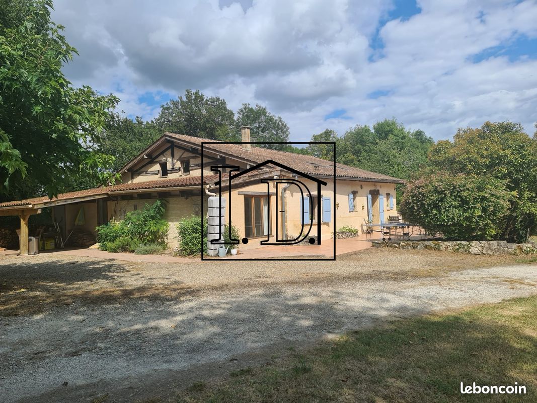 Maison 11 pièces 292 m² · à Bourgougnague · 292 m² · 415 000 €