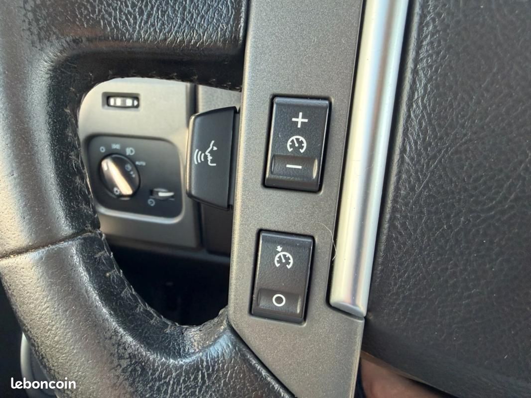 Land Rover Discovery V6 TD SE 190CH - 4X4 BVA CHAUFFAGE STATIONNAIRE 7 PLACES (image 14)