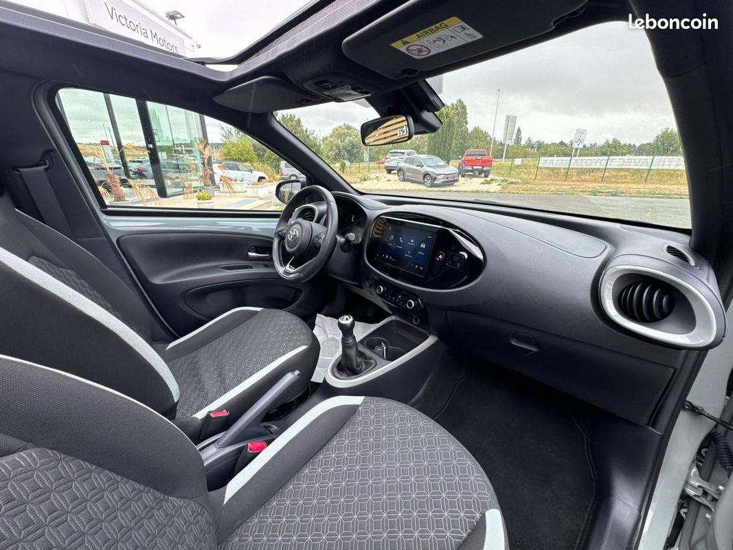 Toyota Aygo X 1.0 VVT-i 72ch Air Design MY24 (image 32)