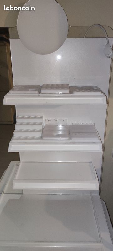 Meuble à maquillage en bois blanc (image 1)