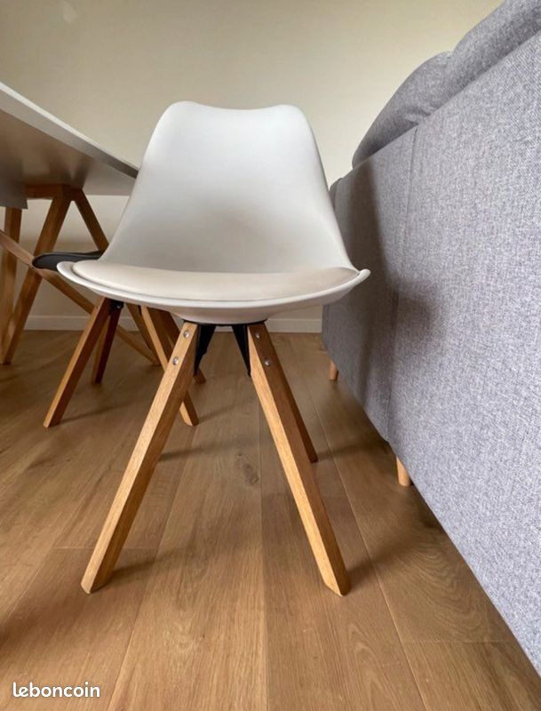2 chaises blanches et bois (image 1)