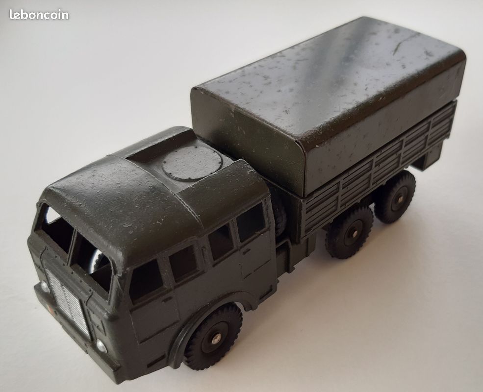 Camion militaire miniature tous terrains Berliet Dinky Toys