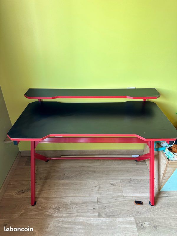 Bureau gaming (image 2)