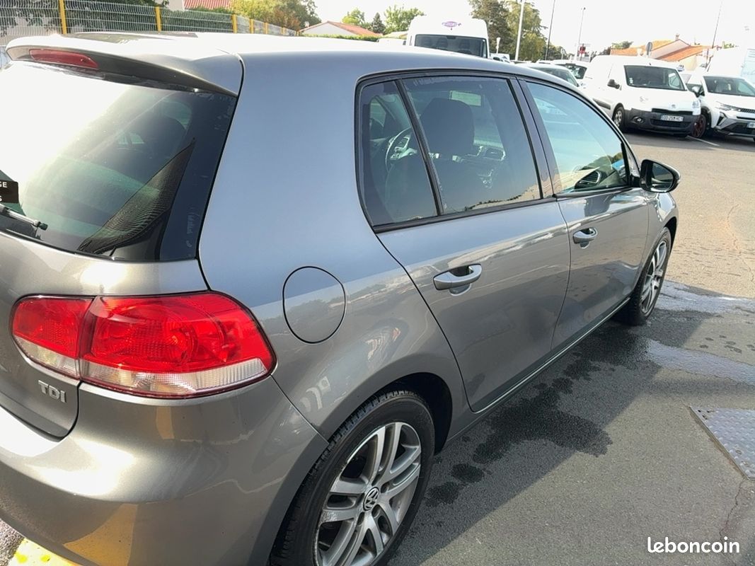 Volkswagen Golf 1.6 TDI 105ch FAP Confortline 5p (image 3)