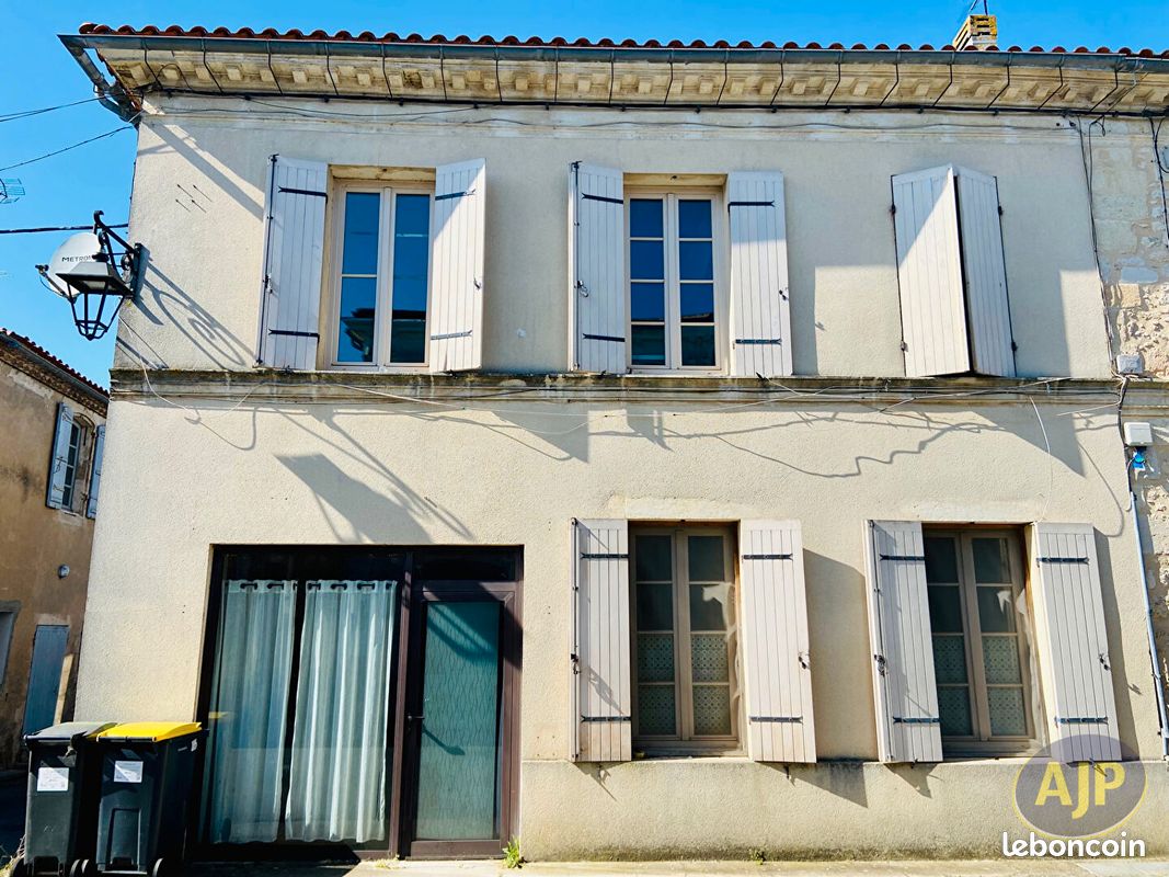 Local commercial 6 pièces 132 m² · à Saint-Christoly-Médoc · 132 m² · 110 000 €