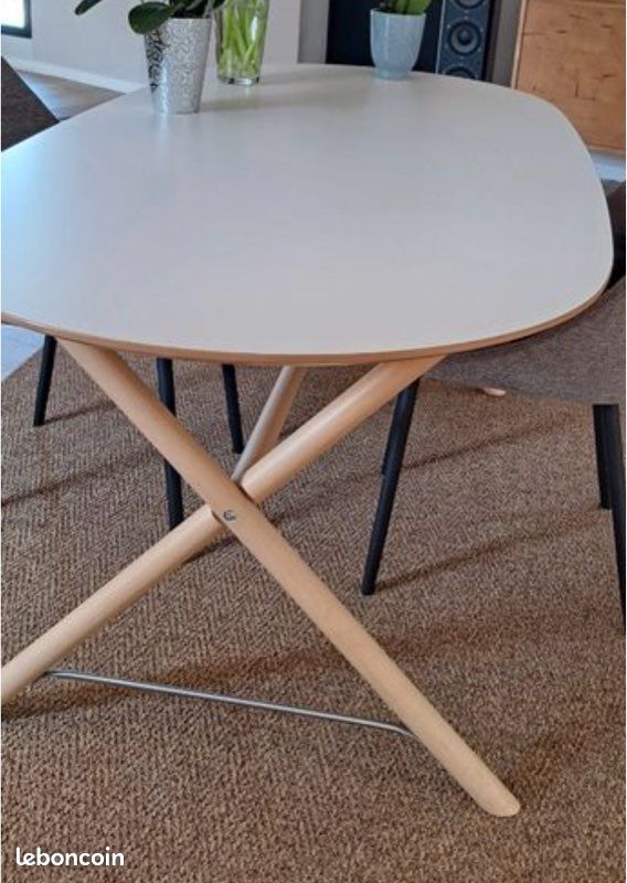 Table IKEA ovale à manger (image 1)