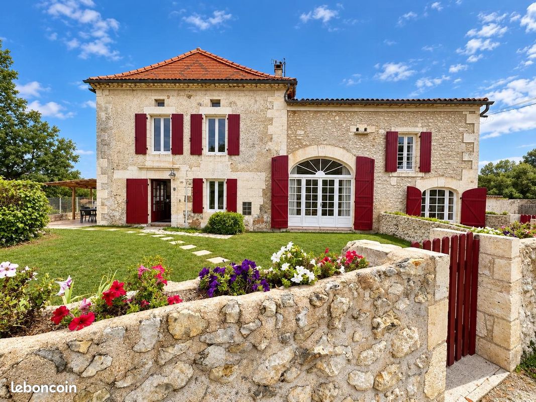 Maison 16 pièces 400 m² · à Villetoureix · 400 m² · 650 000 €