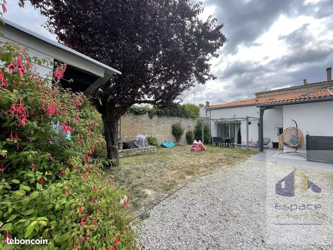 Immeuble 6 pièces 216 m² · à Aigrefeuille-d'Aunis · 216 m² · 419 000 €