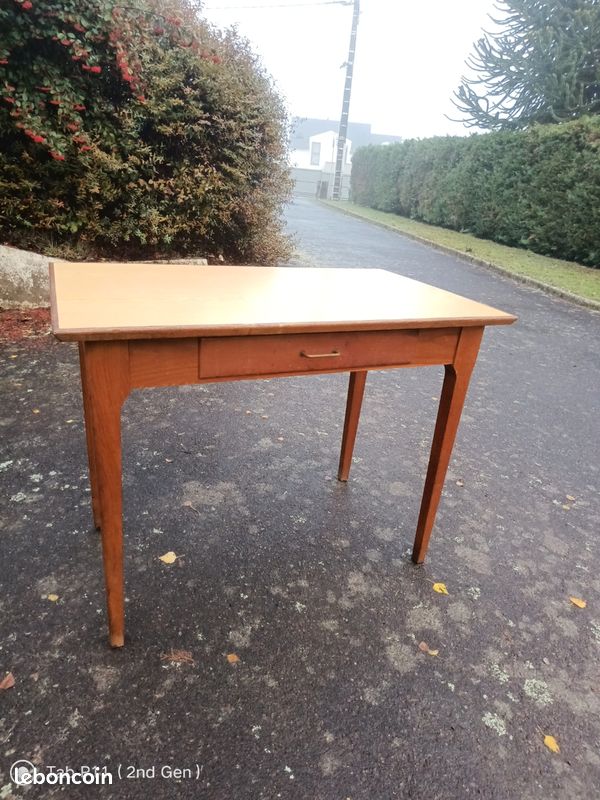 Table bureau (image 1)