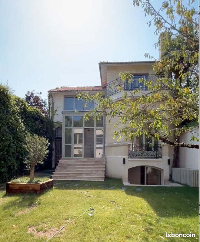 Maison 8 pièces 243 m² · à Bordeaux · 243 m² · 1 600 000 €