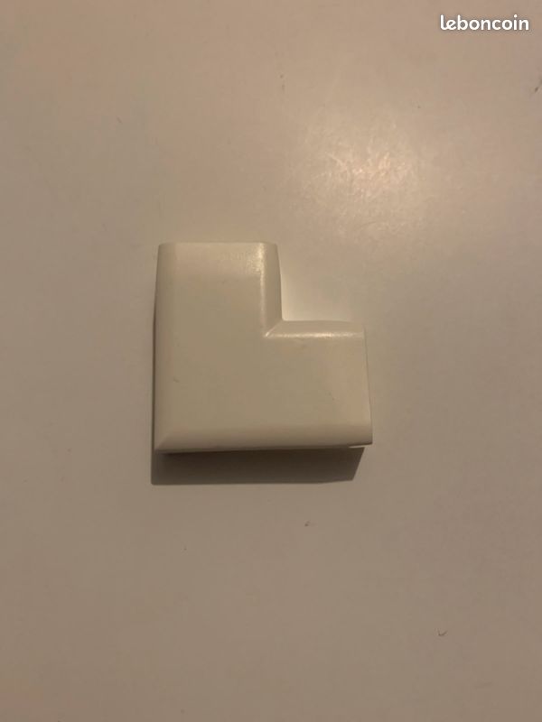 3 Angles plat blanc 16x30 ATHEA HAGER (image 1)