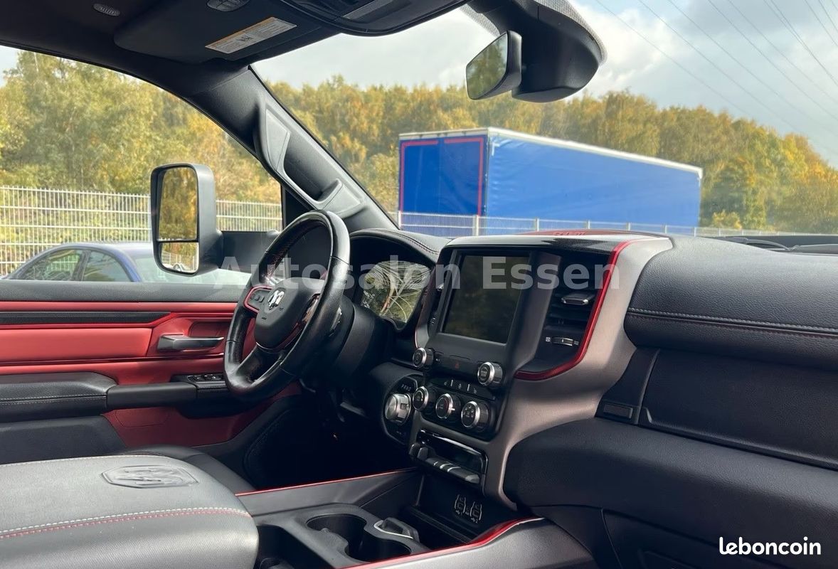 Dodge RAM 1500 Rebel 5.7 HEMI V8 401 ch 4x4 – Harman Kardon – CarPlay – Suspensions pneumatiques (image 14)