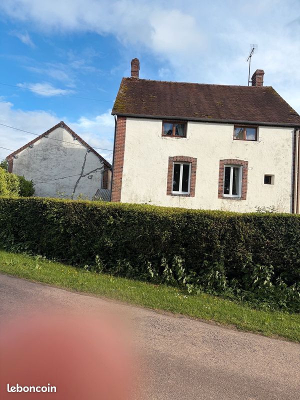 Maison 12 pièces 273 m² · à Charny Orée de Puisaye · 273 m² · 420 000 €