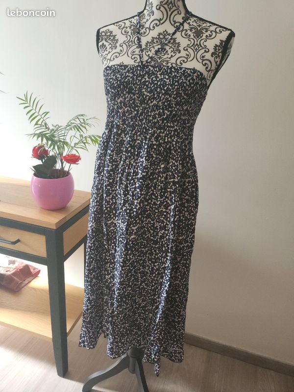 ASOS DESIGN - Robe longue à imprimé fleuri et corsage plissé avec jupe étagée et laçage au dos
