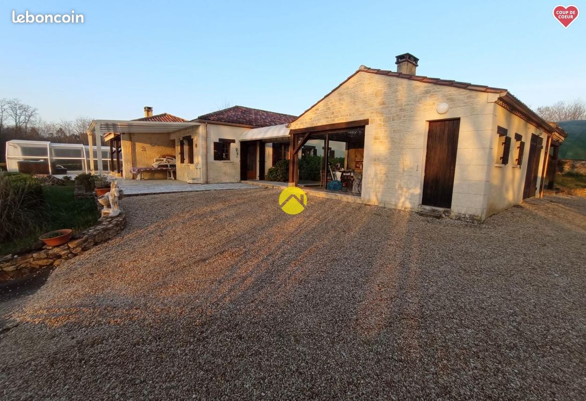 Maison 8 pièces 111 m² · à Saint-Avit-de-Vialard · 111 m² · 369 500 €