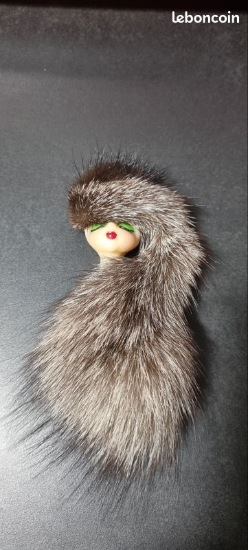 Broche Vintage Tête De Femme En Vison Et Lucite - Années 80 - Occasion - Style Rétro