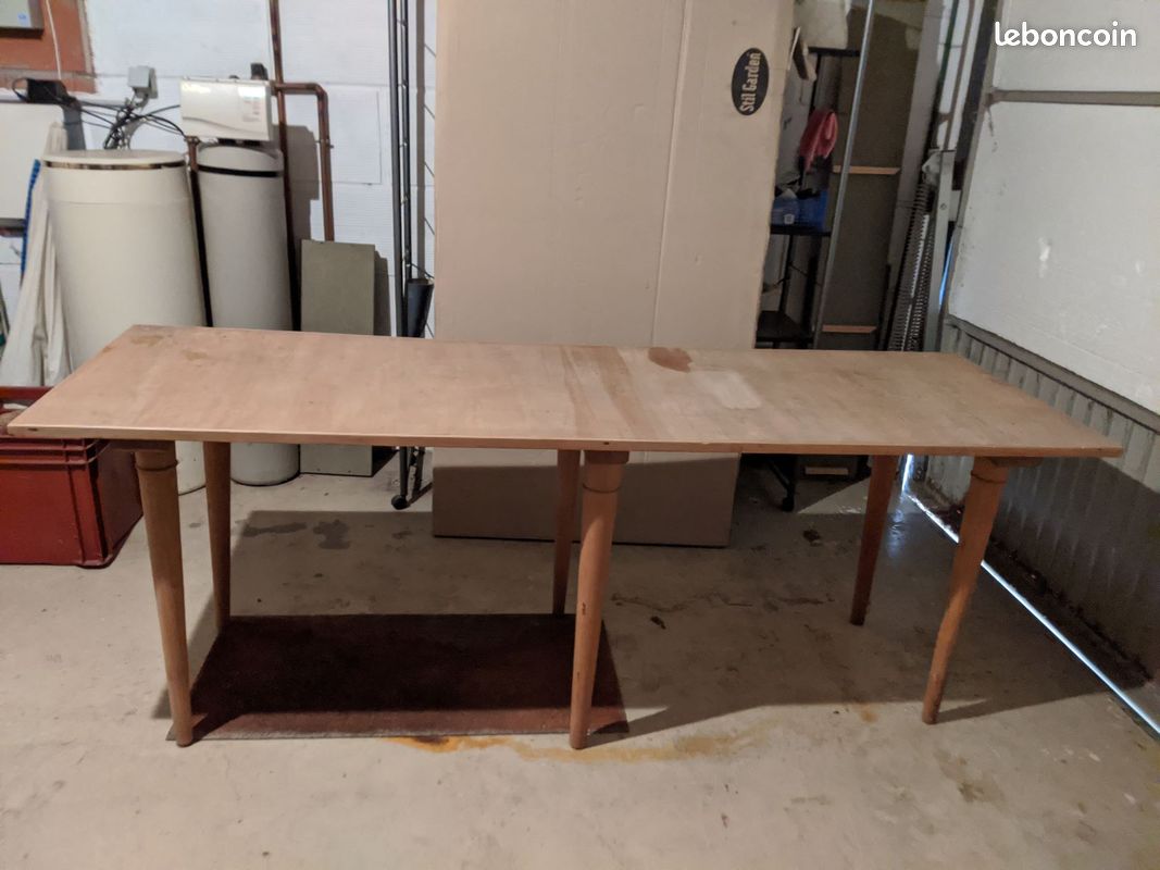 Table en bois (image 1)