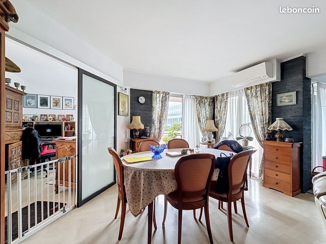 Parking 83 m² · à Antibes · 83 m² · 375 000 €
