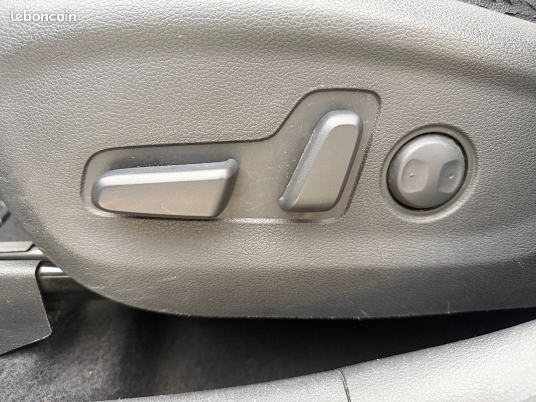 HYUNDAI TUCSON 2.0 CRDi 185 4WD BVA Executive - Toit ouvrant - Volant chauffant - Sièges chauffants AV AR - 2eme M (image 18)