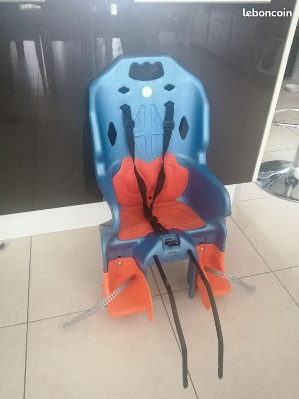 Siège enfant sur porte bagage velo (image 1)